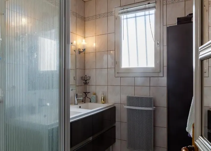 Maison Lumineuse Quartier Calme De Monts Tatil Evi *